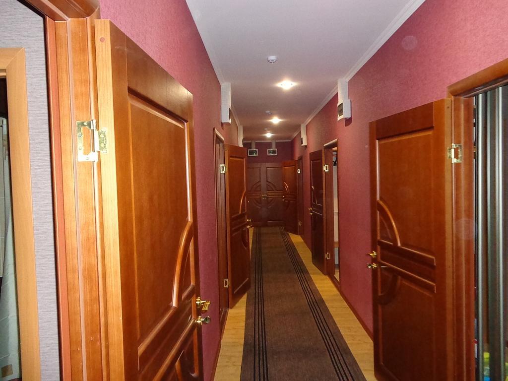 Barin Ξενοδοχείο Σαράτοφ Δωμάτιο φωτογραφία